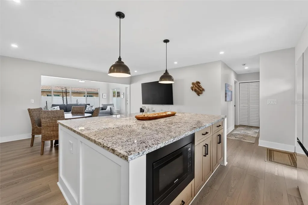 2 79th Street S St Petersburg FL 33707