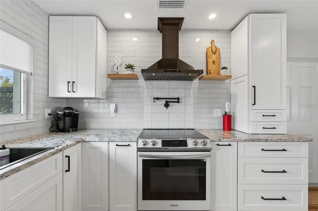 2 79th Street S St Petersburg FL 33707