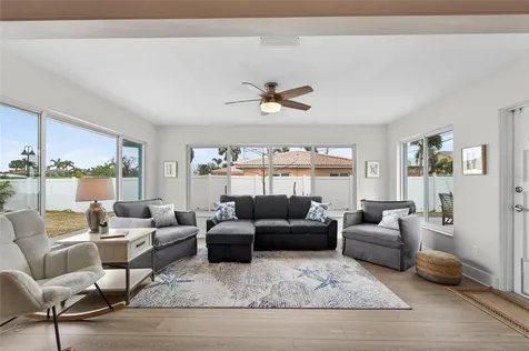 2 79th Street S St Petersburg FL 33707