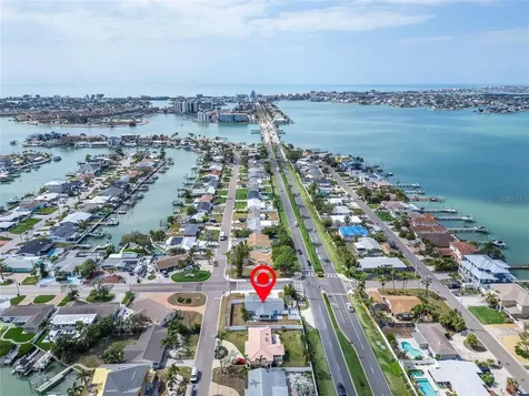 2 79th Street S St Petersburg FL 33707