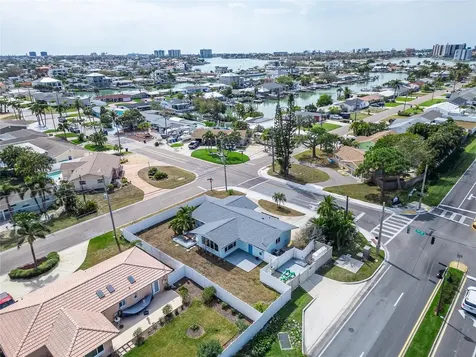 2 79th Street S St Petersburg FL 33707