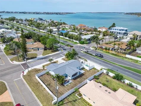 2 79th Street S St Petersburg FL 33707