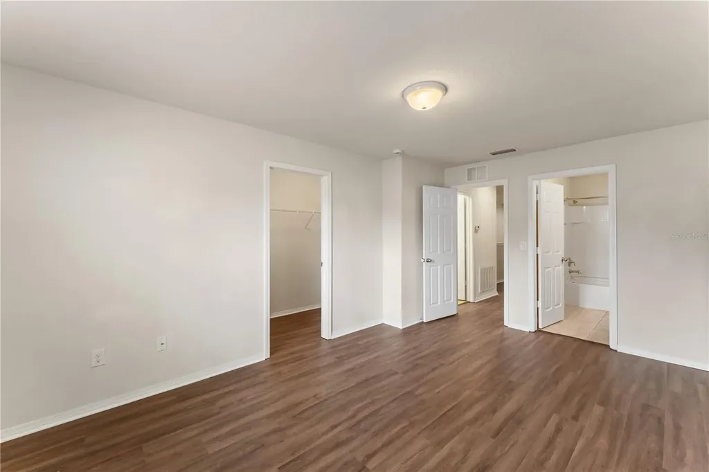 4912 White Sanderling Court Tampa FL 33619