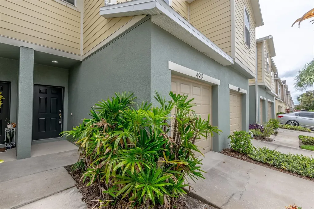 4912 White Sanderling Court Tampa FL 33619
