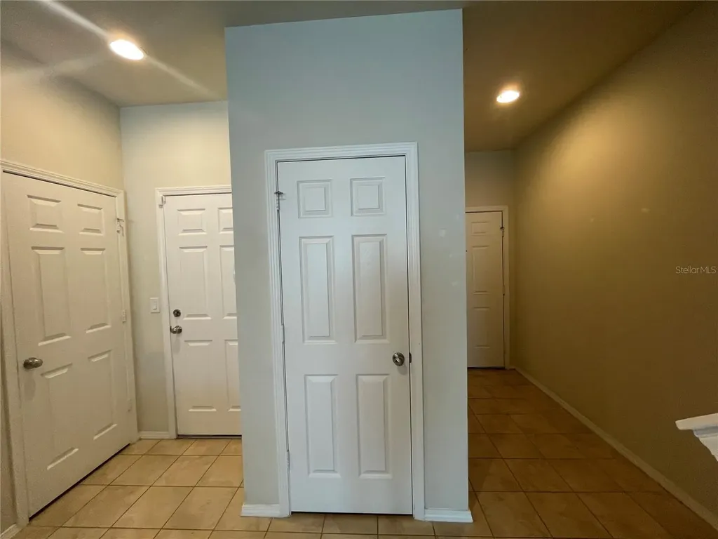 4912 White Sanderling Court Tampa FL 33619