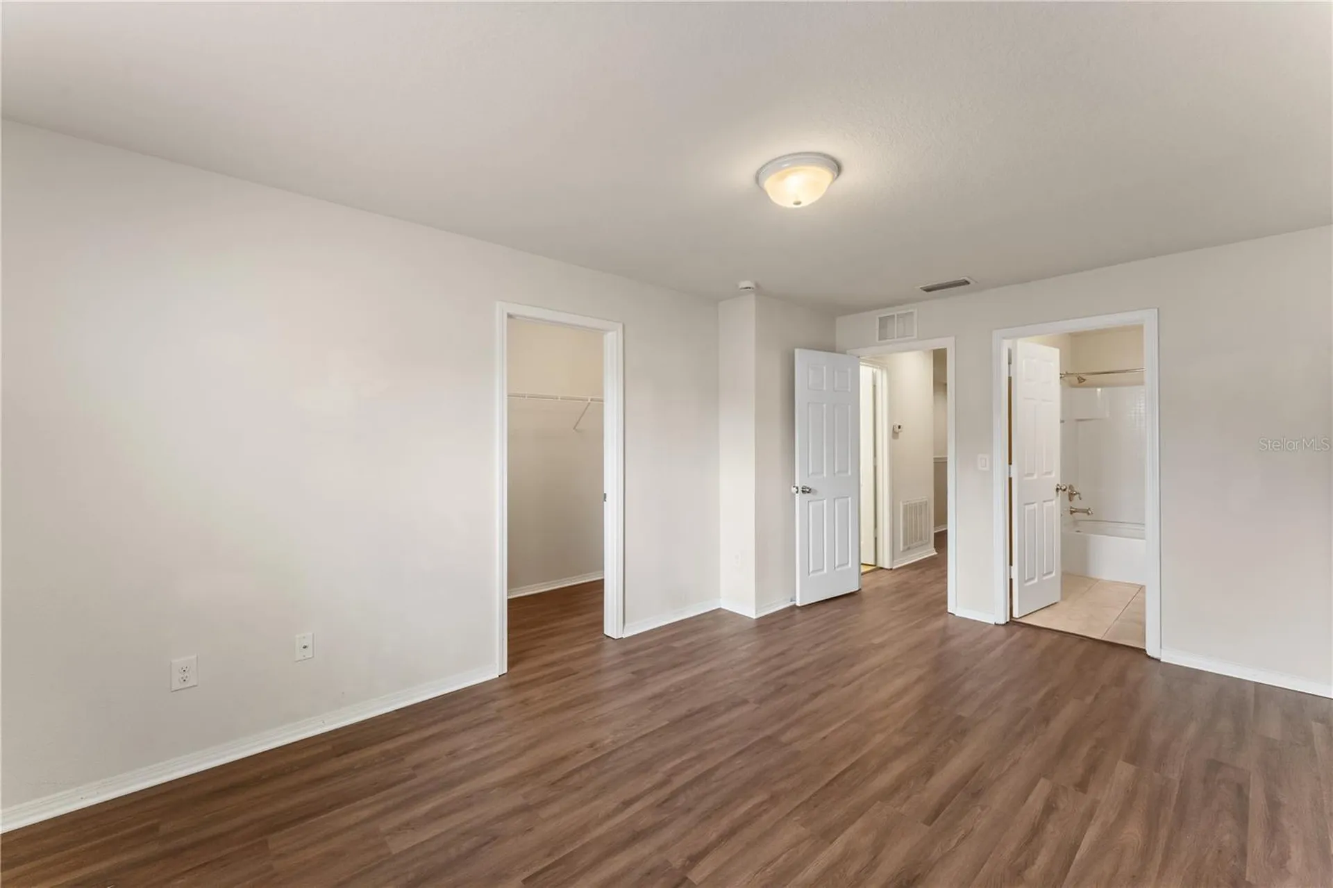 4912 White Sanderling Court Tampa FL 33619
