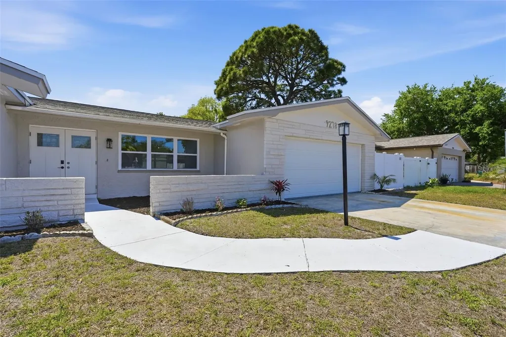 9278 78th Place Seminole FL 33777