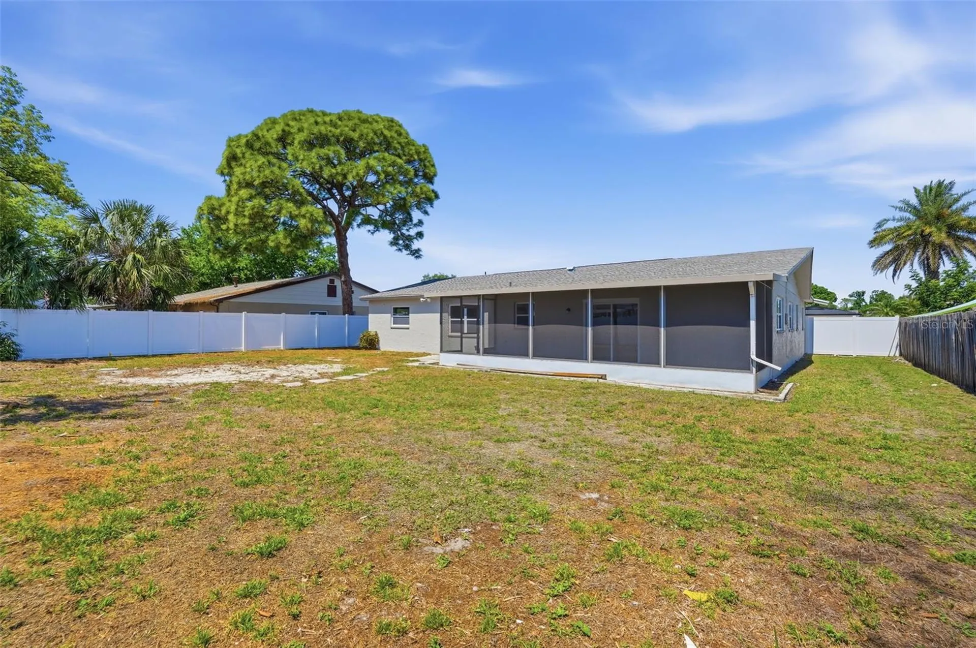 9278 78th Place Seminole FL 33777