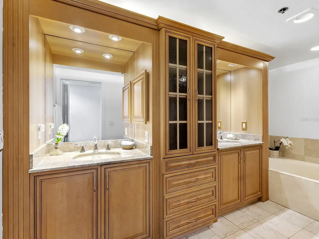 1255 N Gulfstream Avenue Sarasota FL 34236