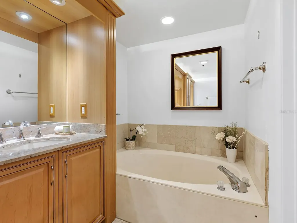 1255 N Gulfstream Avenue Sarasota FL 34236