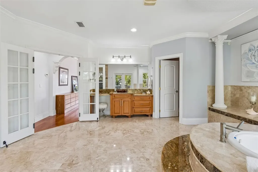 6233 Bayshore Boulevard Tampa FL 33611