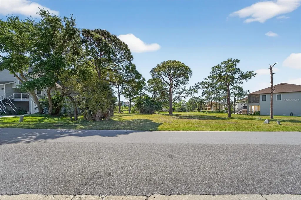 N Pointe Alexis Drive Tarpon Springs FL 34689