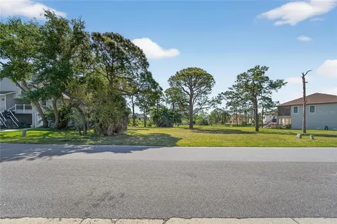 N Pointe Alexis Drive Tarpon Springs FL 34689