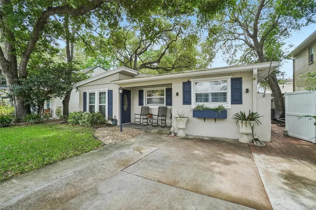 3218 W Oakellar Avenue Tampa FL 33611