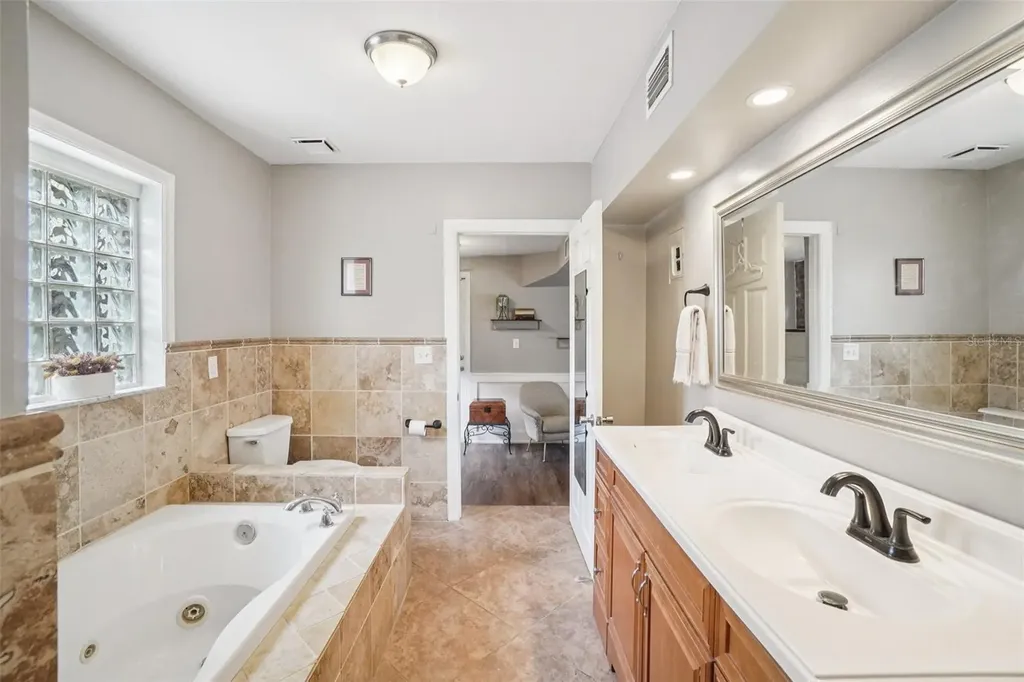3218 W Oakellar Avenue Tampa FL 33611