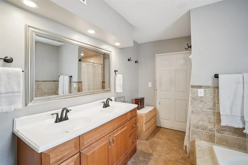 3218 W Oakellar Avenue Tampa FL 33611