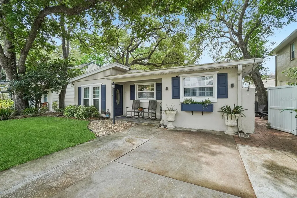 3218 W Oakellar Avenue Tampa FL 33611