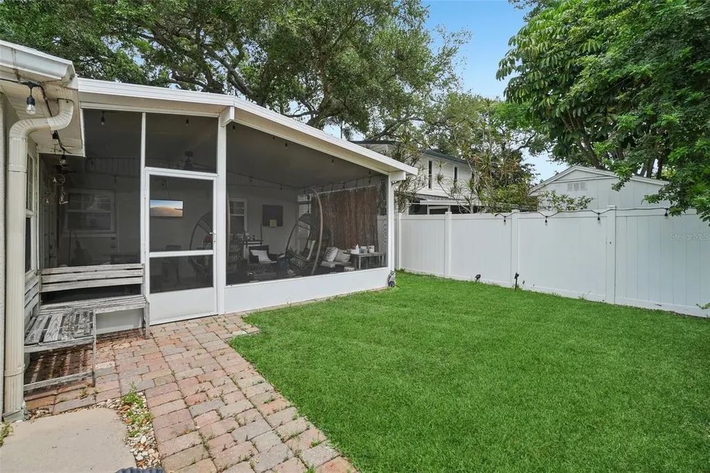 3218 W Oakellar Avenue Tampa FL 33611