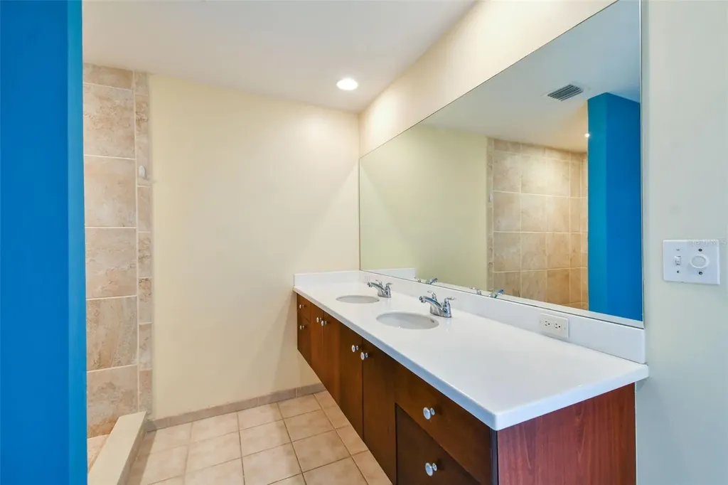 1208 E Kennedy Boulevard Tampa FL 33602