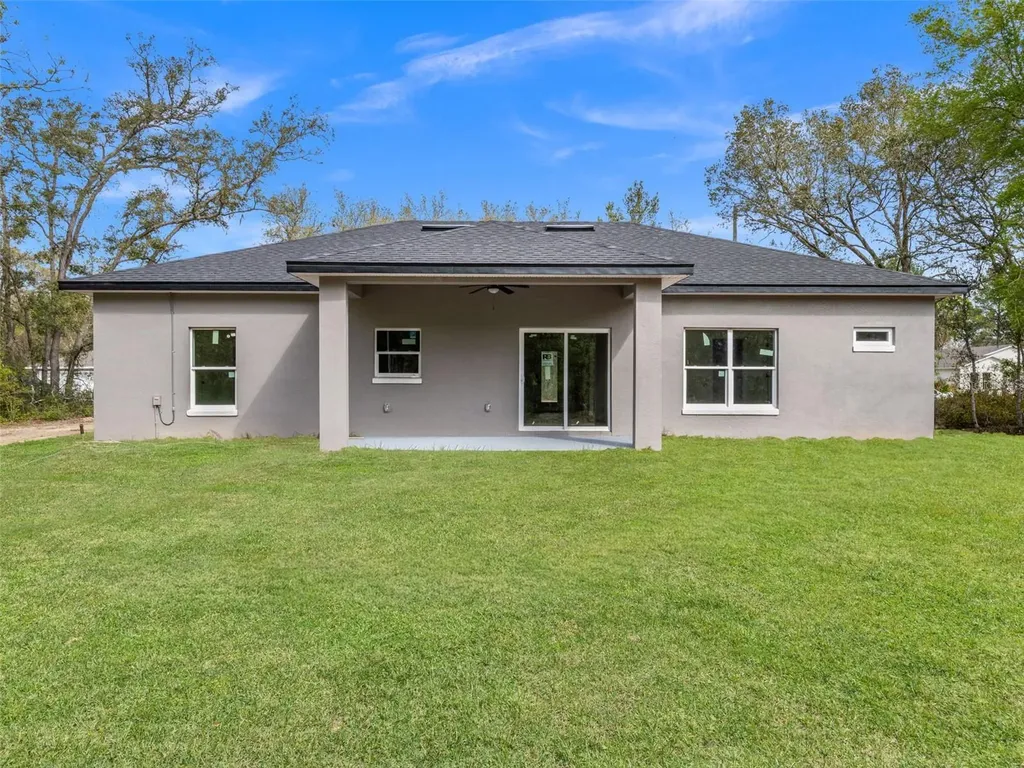 110 Guava Place Drive Ocklawaha FL 32179