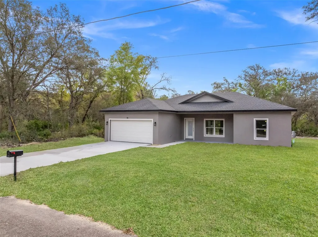 110 Guava Place Drive Ocklawaha FL 32179