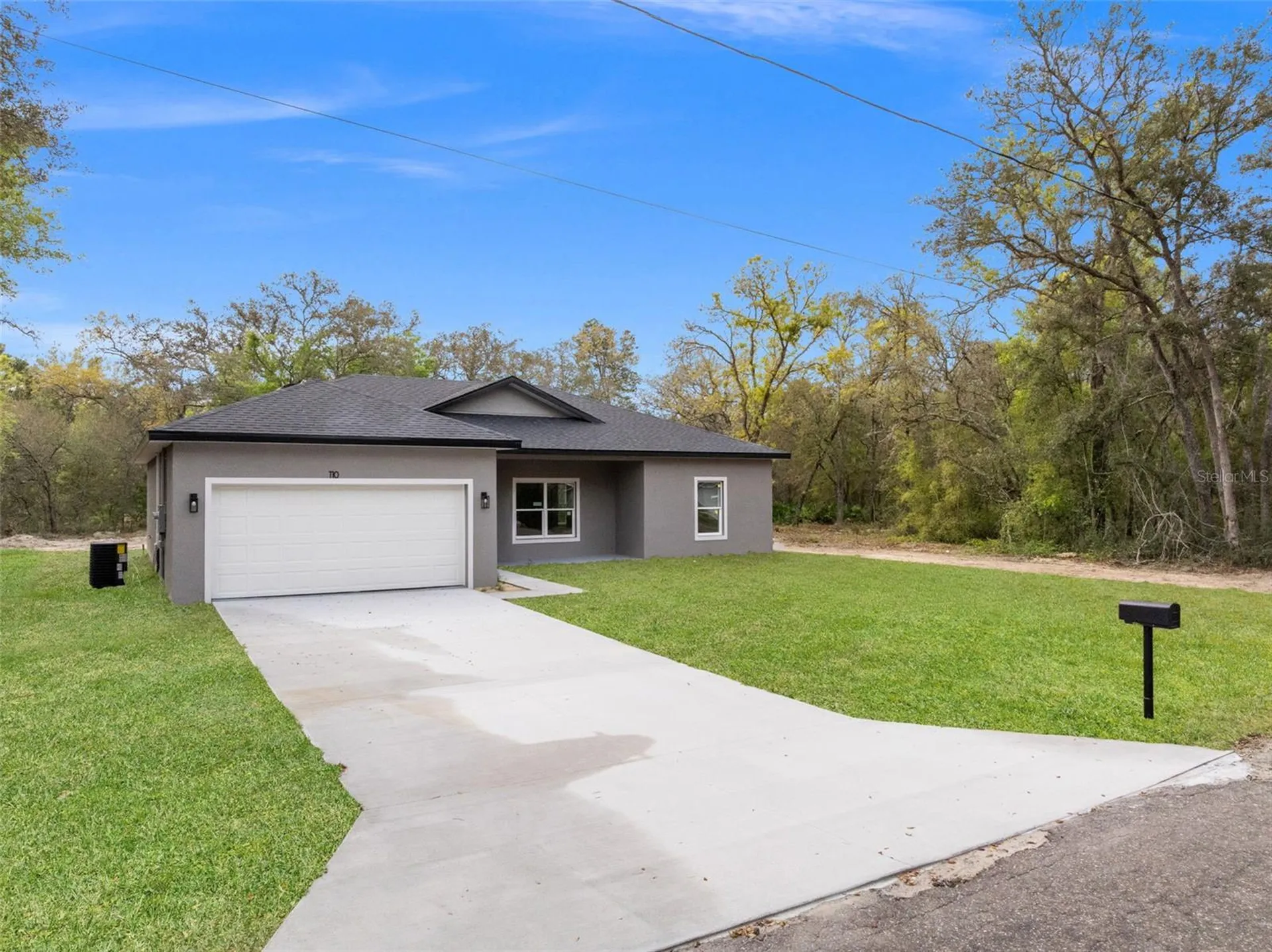110 Guava Place Drive Ocklawaha FL 32179