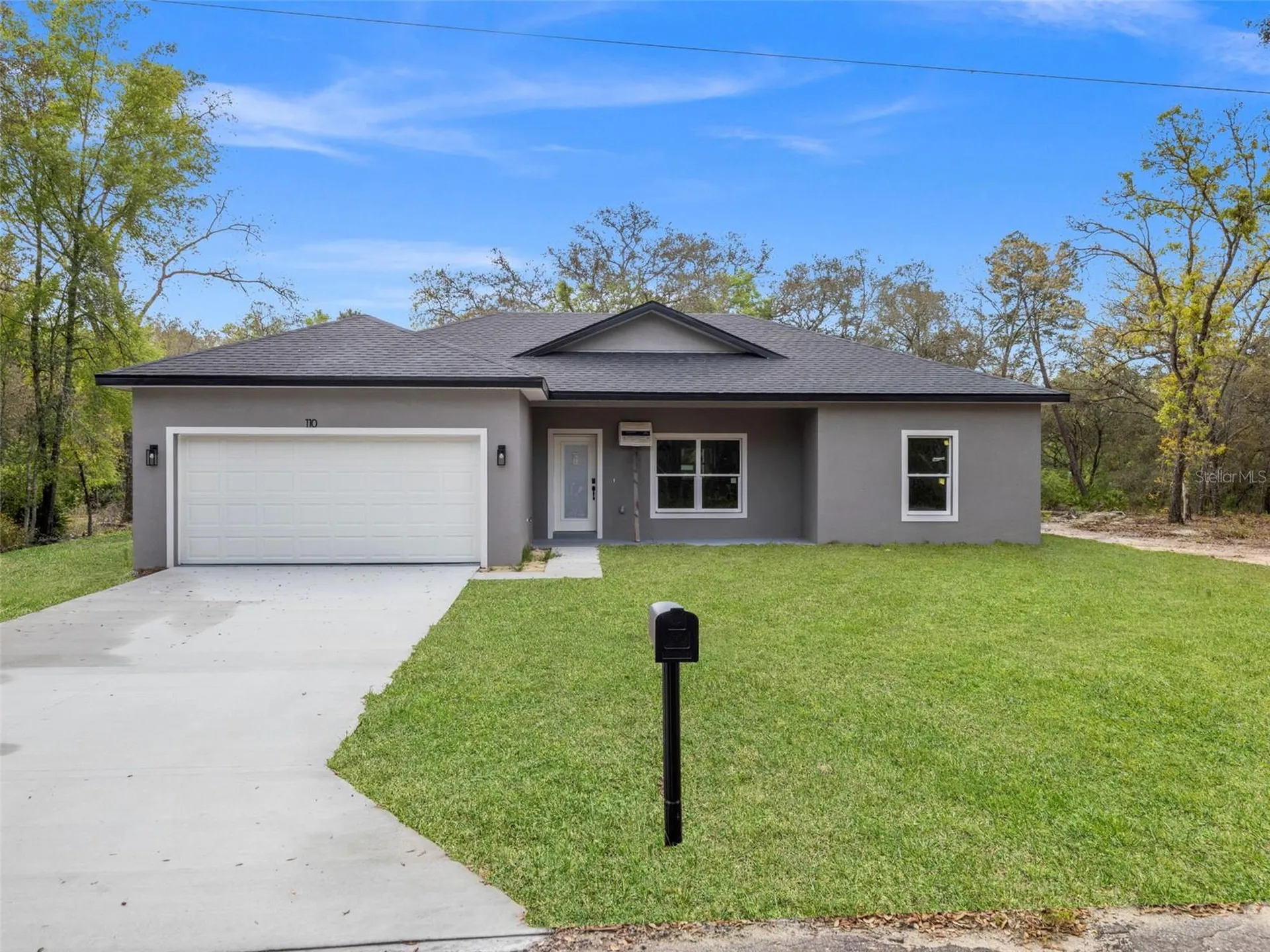 110 Guava Place Drive Ocklawaha FL 32179