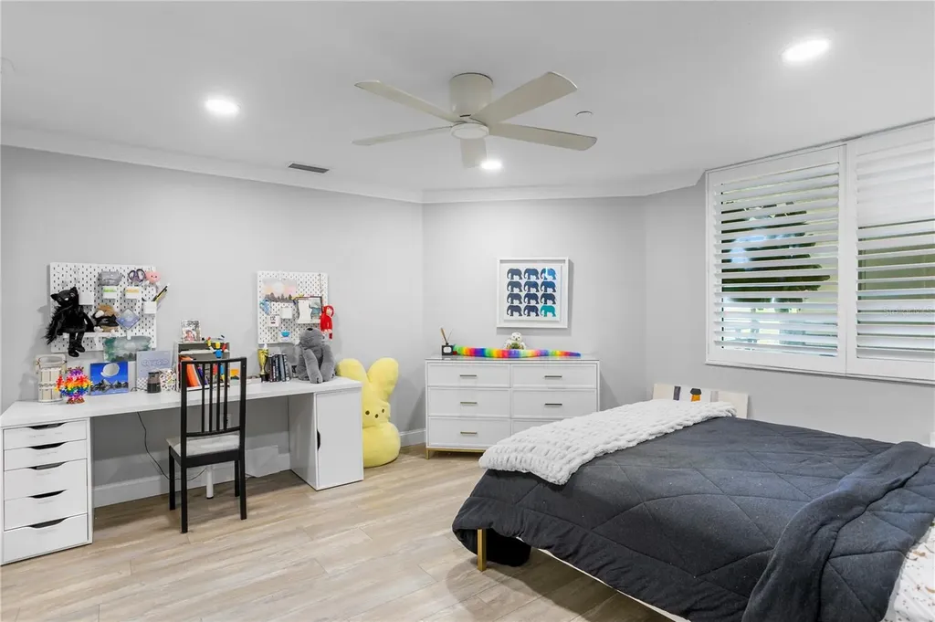 4780 Dolphin Cay Lane S St Petersburg FL 33711