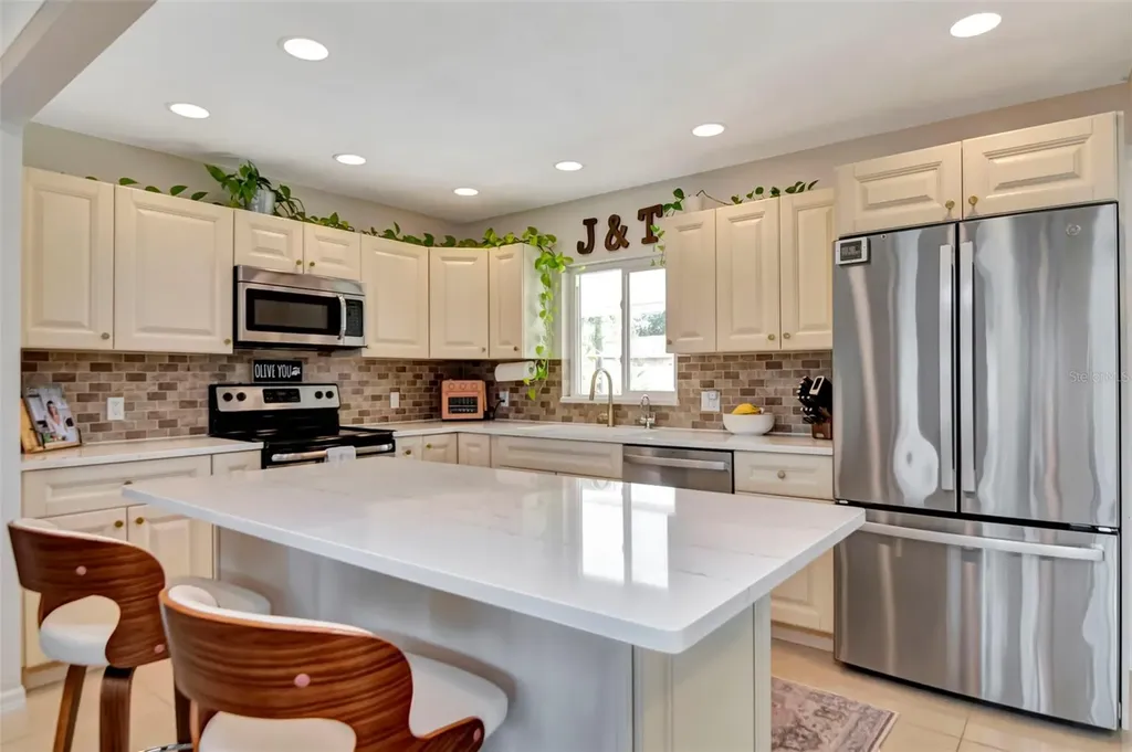 6468 17th Terrace N St Petersburg FL 33710