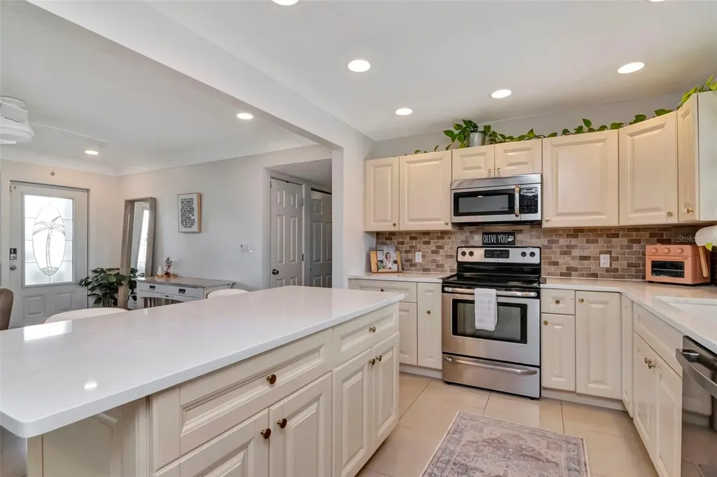 6468 17th Terrace N St Petersburg FL 33710