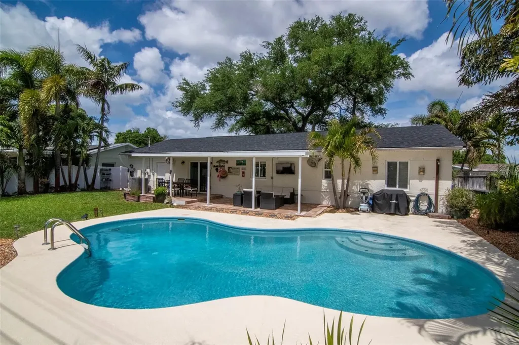 6468 17th Terrace N St Petersburg FL 33710