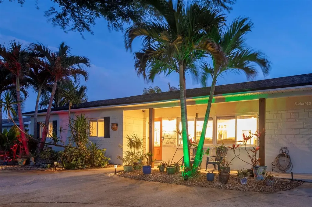6468 17th Terrace N St Petersburg FL 33710