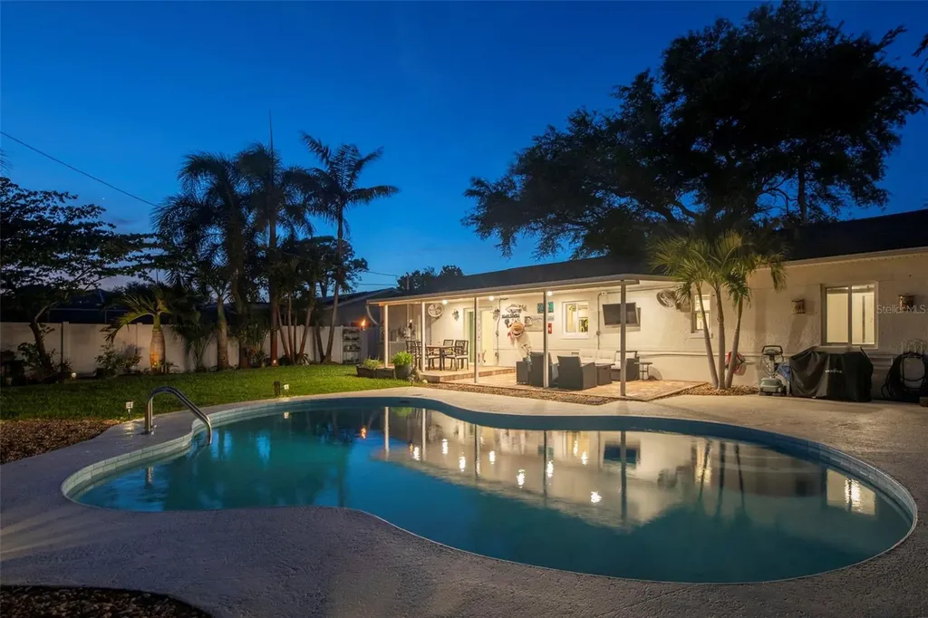 6468 17th Terrace N St Petersburg FL 33710