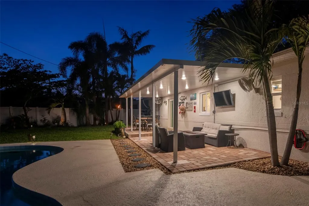 6468 17th Terrace N St Petersburg FL 33710