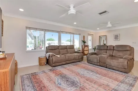 6468 17th Terrace N St Petersburg FL 33710