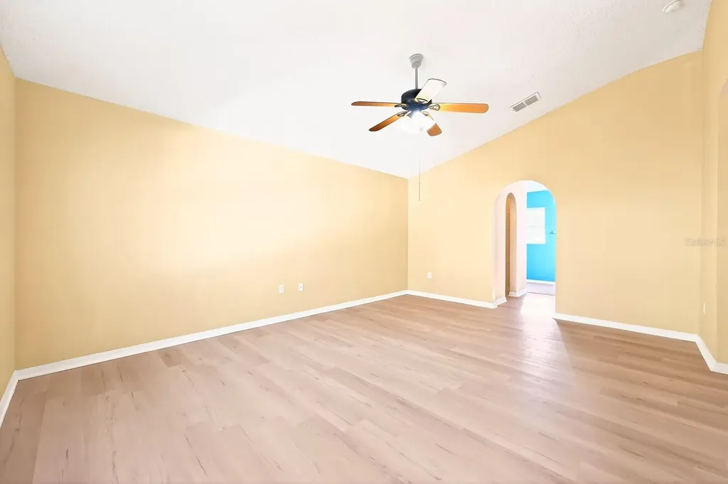 274 Curtis Avenue Groveland FL 34736