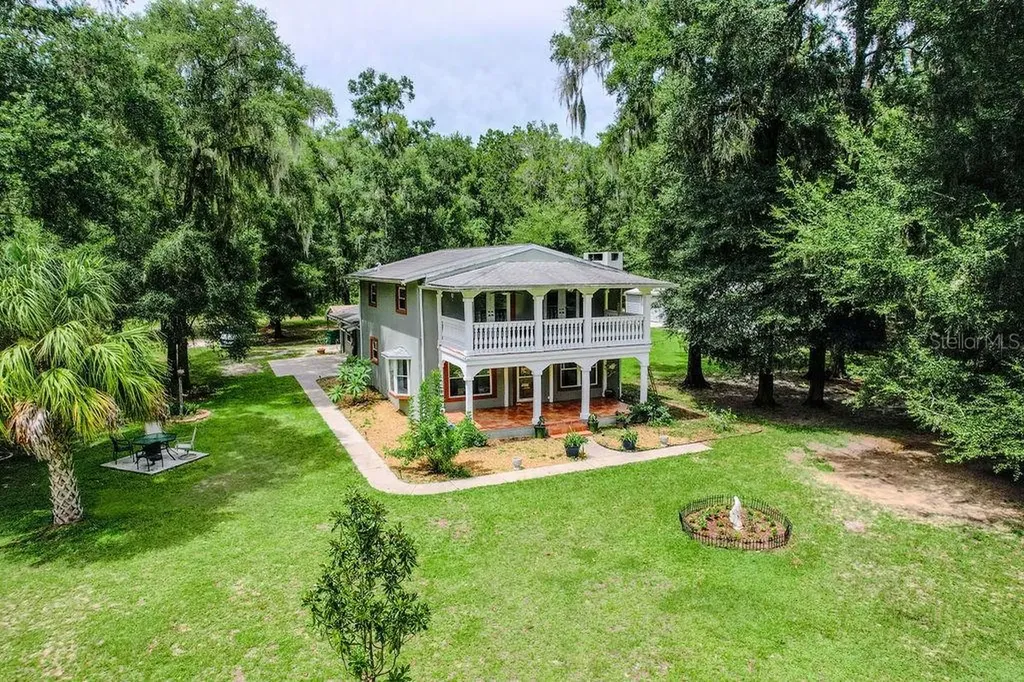 13003 S Betty Point Floral City FL 34436