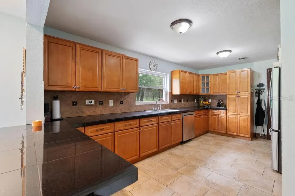 13003 S Betty Point Floral City FL 34436