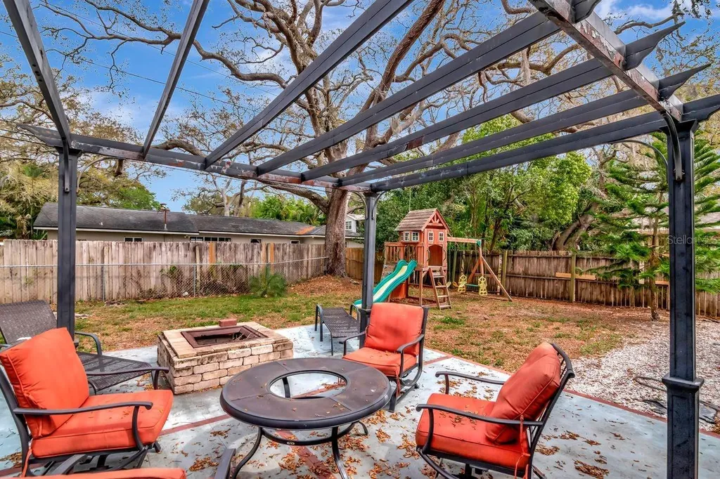 305 Baker Avenue Clearwater FL 33755