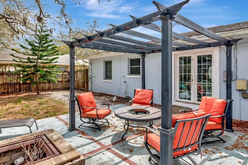 305 Baker Avenue Clearwater FL 33755