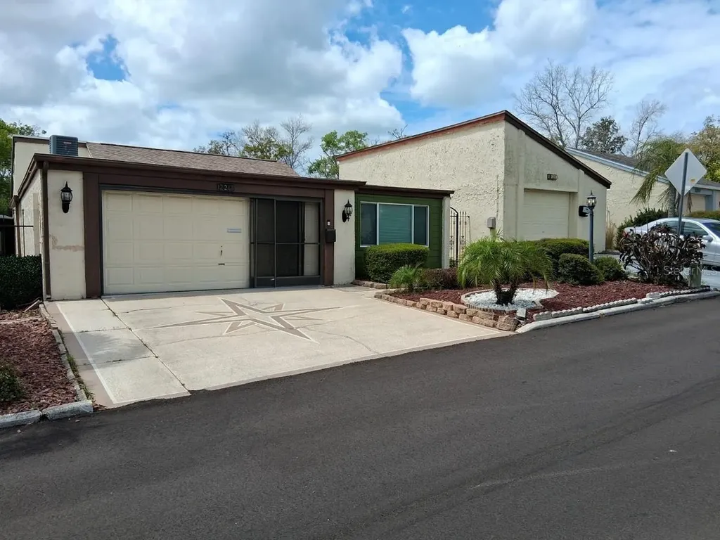 12213 Saddle Strap Row Hudson FL 34667