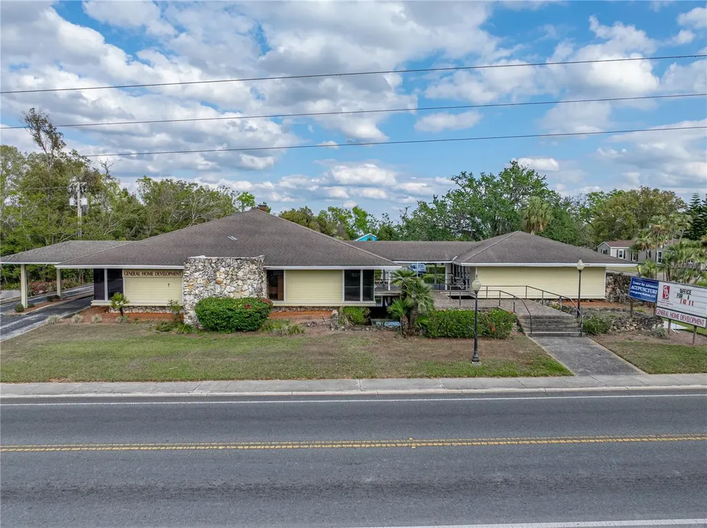 13924 7th Street Dade City FL 33525