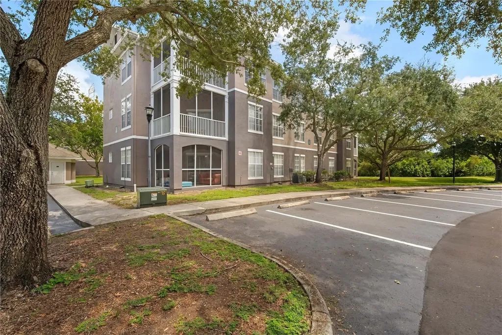 9301 Crescent Loop Circle Tampa FL 33619