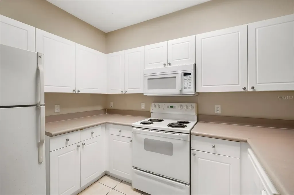 9301 Crescent Loop Circle Tampa FL 33619