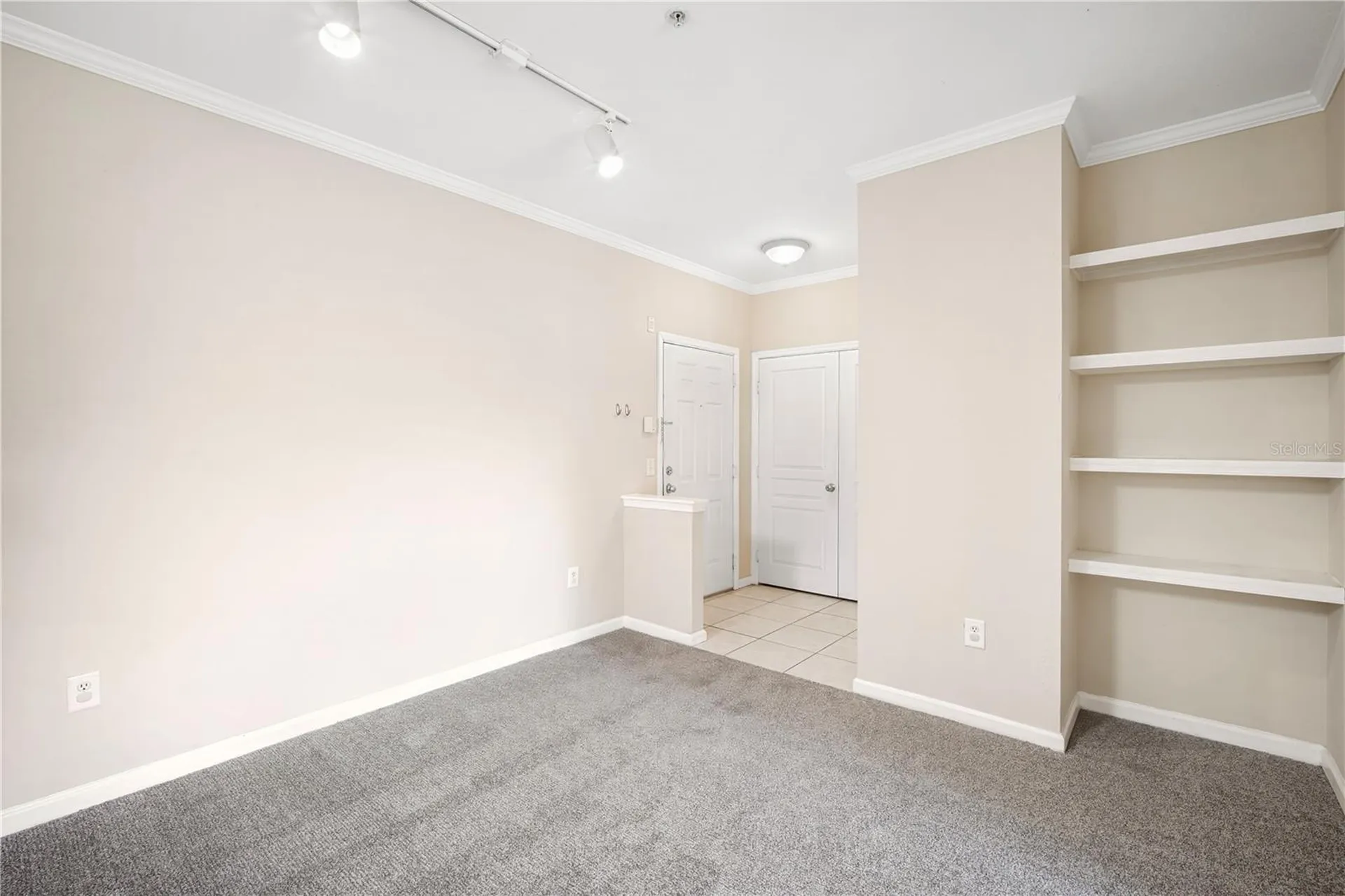 9301 Crescent Loop Circle Tampa FL 33619