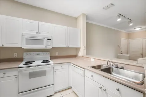 9301 Crescent Loop Circle Tampa FL 33619