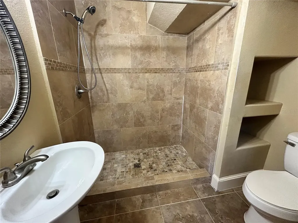 727 Dartmoor Street N St Petersburg FL 33701
