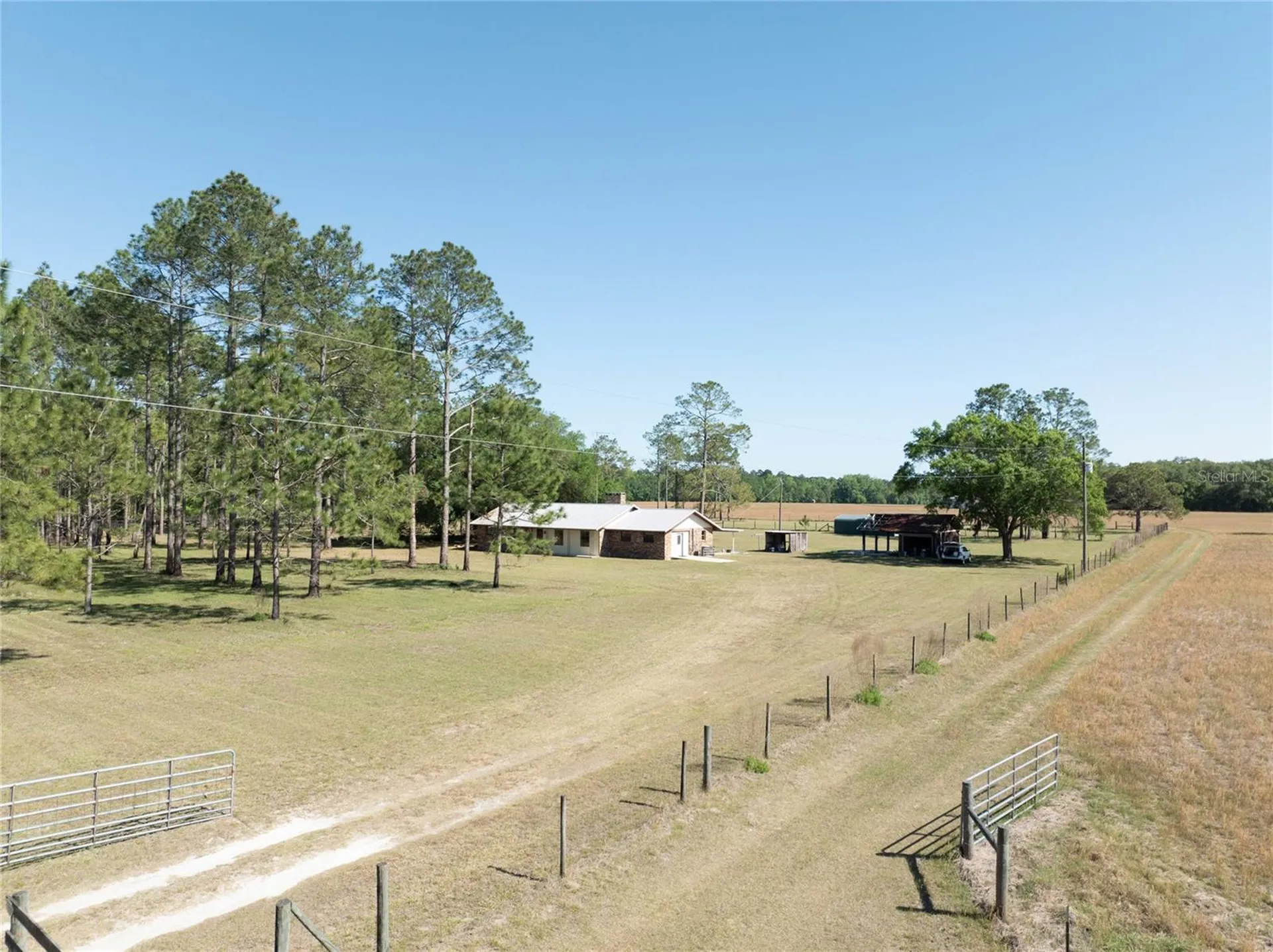 13296 SW County Road 231 Brooker FL 32622