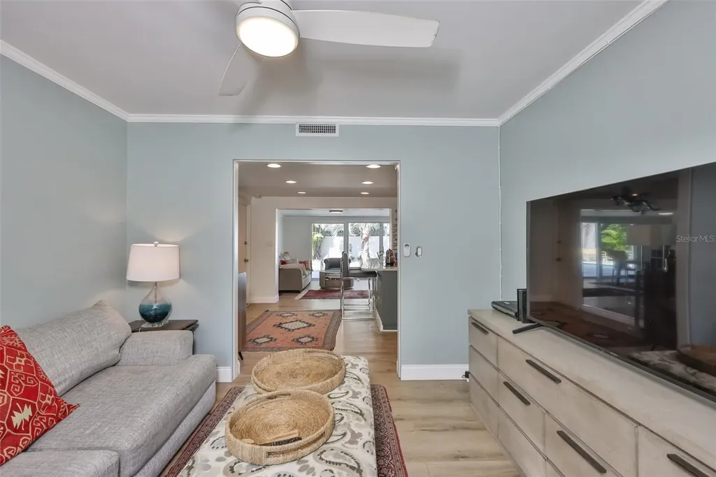 1279 86th Avenue N St Petersburg FL 33702