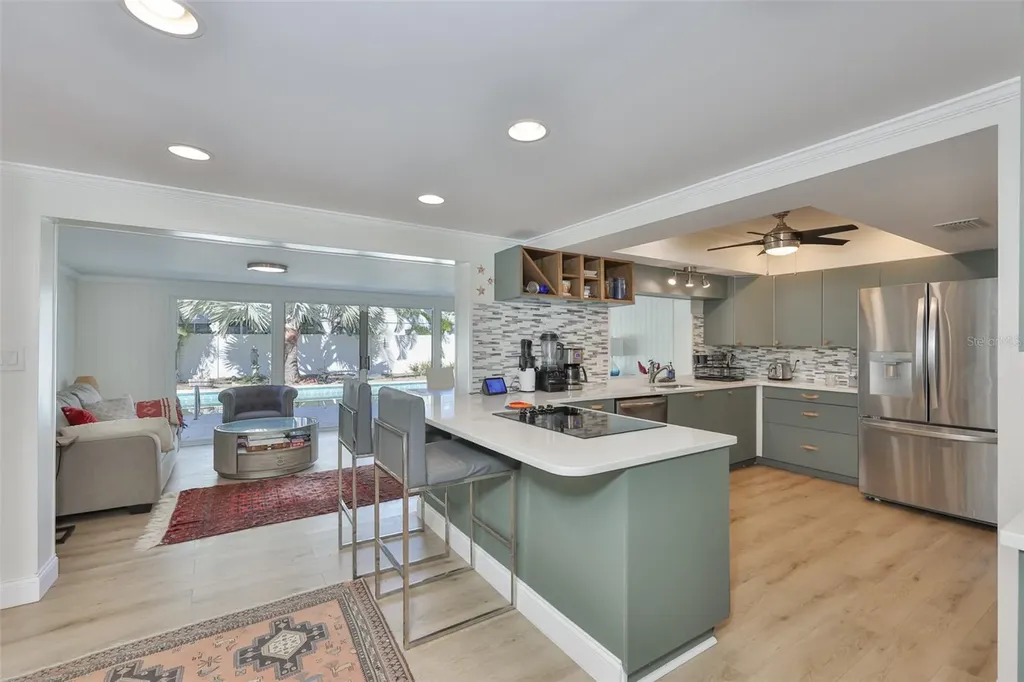 1279 86th Avenue N St Petersburg FL 33702